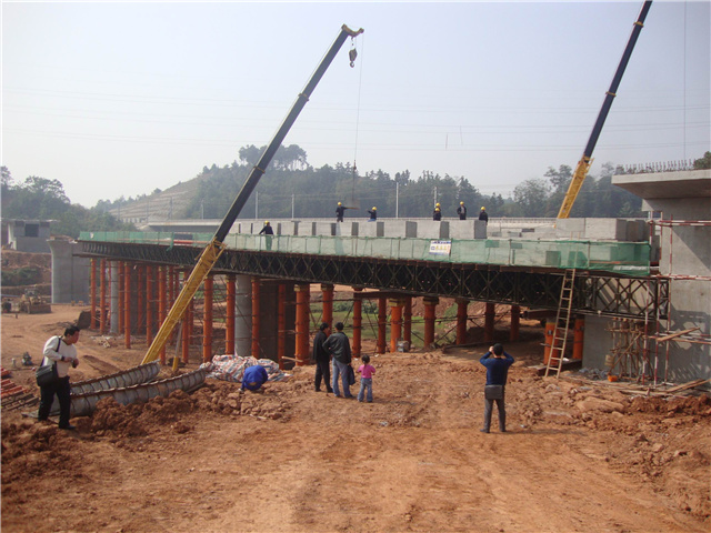 中鐵三局滬昆客專(zhuān)項(xiàng)目部現(xiàn)澆梁支架平臺(tái) 中鐵三局滬昆客專(zhuān)項(xiàng)目部現(xiàn)澆梁支架平臺(tái)